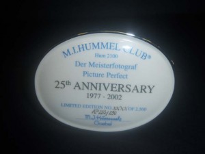 Picture Perfect M.I. Hummel Figurines - Club Hum 2100 Der Meisterfotograf 