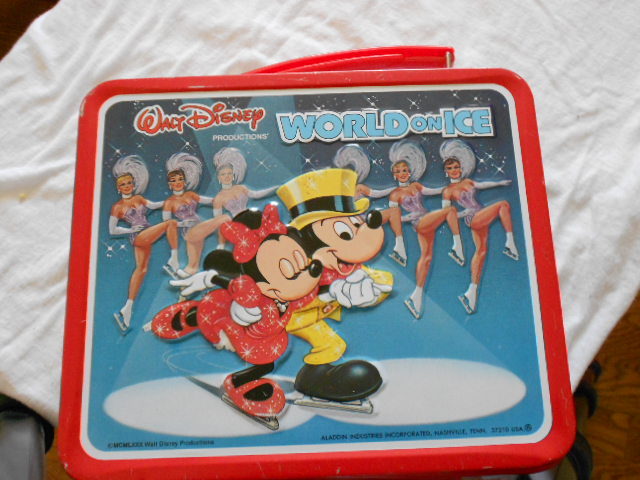 http://www.greatestcollectibles.com/wp-content/uploads/2012/05/1980-Disney-World-on-Ice.jpg